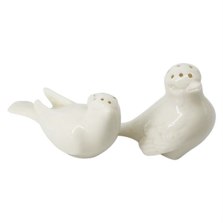 Vintage Unmarked Lenox Style Mismatched Porcelain Birds Salt & Pepper Set