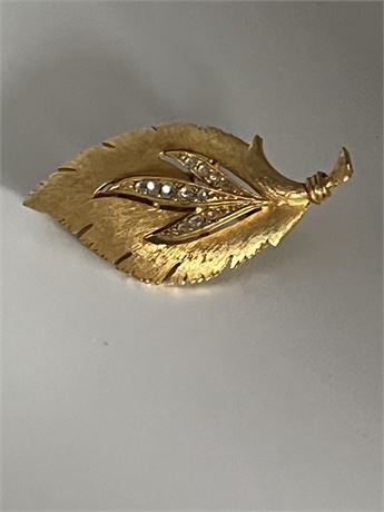 Vintage signed goldtone leaf with rhinestone brooch