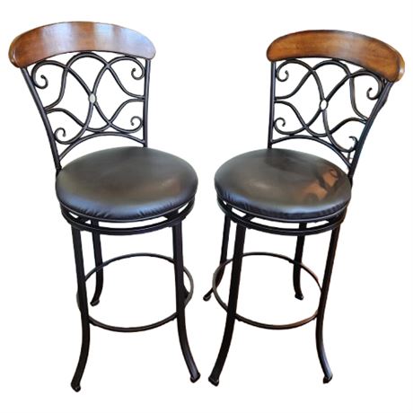 Pair Hillsdale Furniture Dundee Swivel Counter Stools