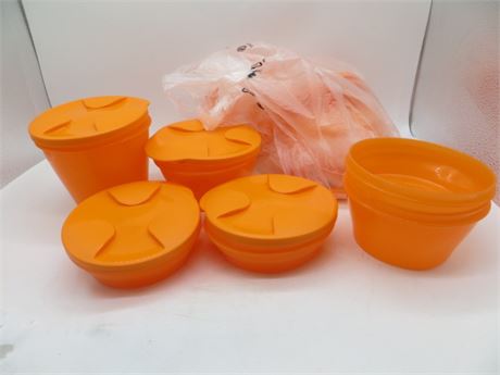 NEW VINTAGE TUPPERWARE DUO BOWLS W/LIDS 2 SETS
