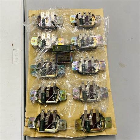 10 NOS Hitachi Voltage Regulators