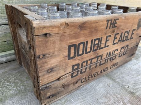 Old Double Eagle Bottling Co Cleveland OH Crate & 24 Glass Bottles