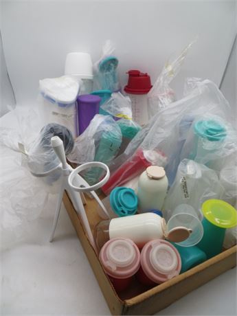 NEW VINTAGE TUPPERWARE SHAKE SHAKE SHAKERS, S&P W/CADDY & MANY SALT & PEPPERS
