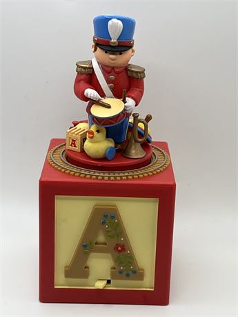 1981 in Esco, baby block music box