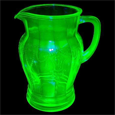 Vintage ANCHOR HOCKING UV Reactive Cameo Green 56 Oz. Glass Pitcher