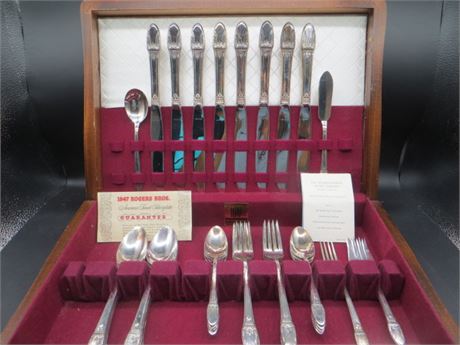WILLIAM ROGERS 1957 "FIRST LOVE" SILVERPLATE SET FOR 8