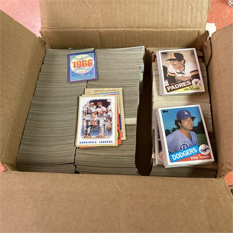 10'' x 12'' BOX FULL OF HUNDREDS OF BASEBALL CARDS FROM 1980'S