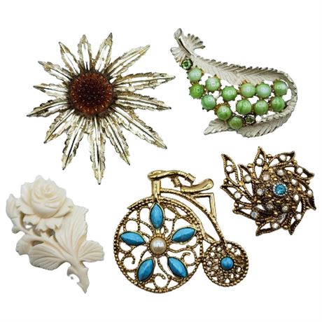 Lot of 5 Brooches, Incl. Sarah Coventry