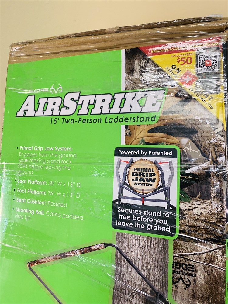 Realtree 15' Air Strike Two-Person Hunting Ladder Tree Stand W/Jaw