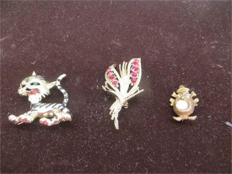 TIGER, GOLD TONE LEAF W/RED STONES & CLOWN FACE PIN