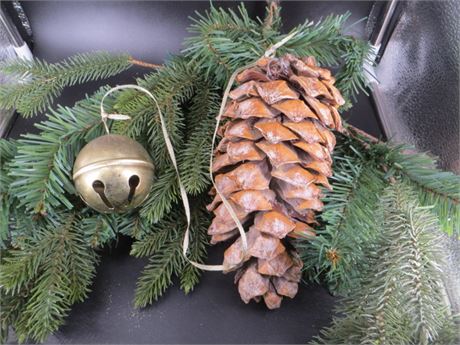 PINECONE SWAGS
