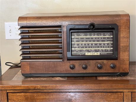 Vintage 1930-1940’s Pilot Tuner Radio