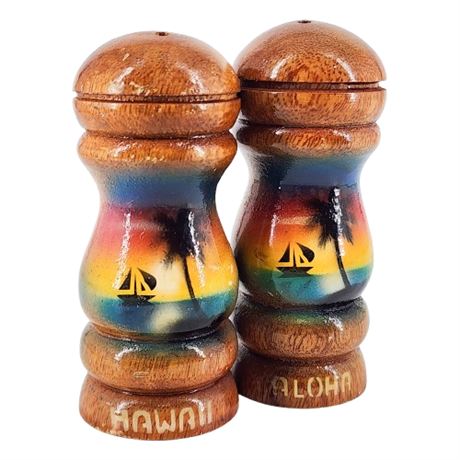 Vintage Hawaii Souvenir Airbrushed Wood Salt & Pepper Shaker Set