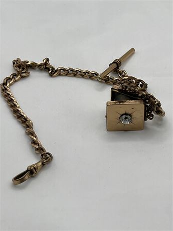 24.68g Gold filled  T bar, locket and chain