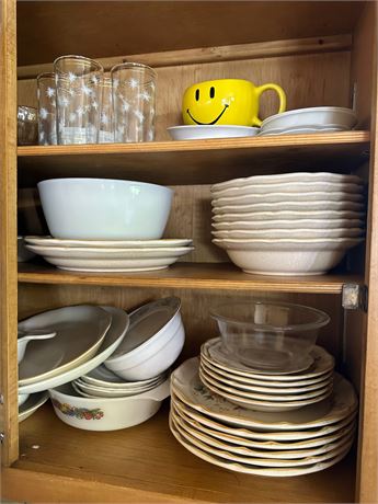 Kitchen Cabinet Lot Glassware