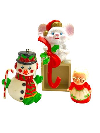 Vtg Mixed Christmas Lot - Snowman, Mouse Stocking Hanger, Mrs. Claus Salt Shaker