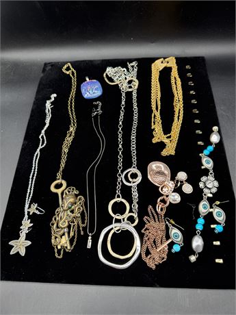 Necklaces w/1 Set Necklace & Earrings