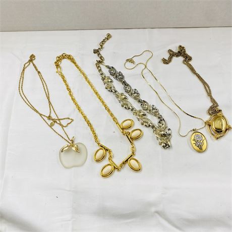 Necklace  Lot