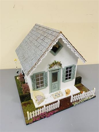 Vtg Miniature House w/ High End Furnishings