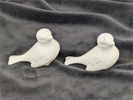 Lenox Pair Bird Salt and Pepper Shakers robins