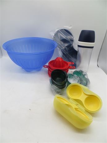 NEW VINTAGE TUPPERWARE LARGE BLUE STRAINER, SPOON REST, SHAKER, JUICER &