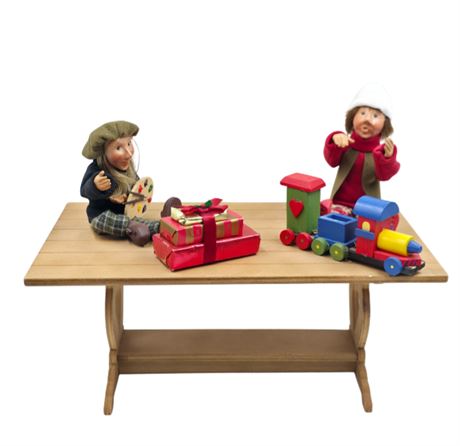 Wood Table with 2 Kindles & Toys