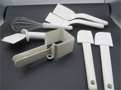 NEW VINTAGE TUPPERWARE PIZZA CUTTER & CAKE/PIE SLICER, SPATULAS & WIRE WHIP