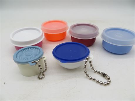 NEW VINTAGE TUPPERWARE TINY CONTAINERS & KEY CHAINS