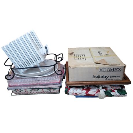 Kitchenware Tray / Tablecloth Lot