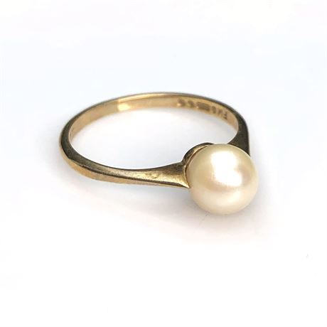 9k (.375) Gold Pearl Solitaire Ring
