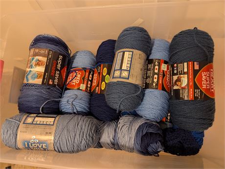 Lot yarn w/storage container