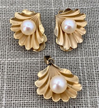 Creamy Genuine Pearl & Golden Shell Pendant & Earrings