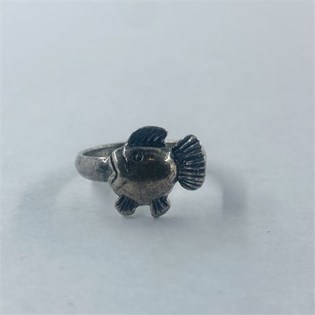 2.8g Sterling Fish Ring Size 6.25