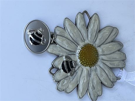 Z 2 you make the world special brooch