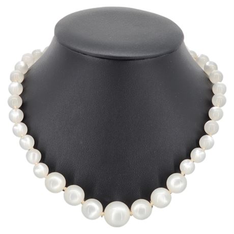 Vtg Hand Knotted White Moonglow Lucite Beaded Necklace