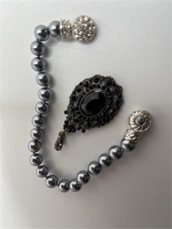 Necklace and pendant lot