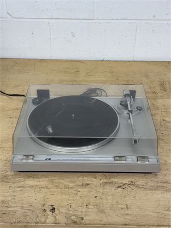 JVC Auto-Return Turntable