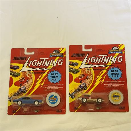 2 Vntg Johnny Lightning Chase Cars