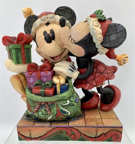 Walt Disney Showcase Christmas Kiss Mickey & Minnie Statue