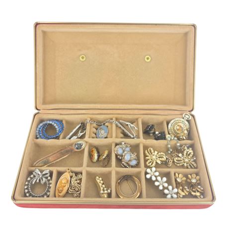 Vintage Velvet Jewelry box with Jewelry