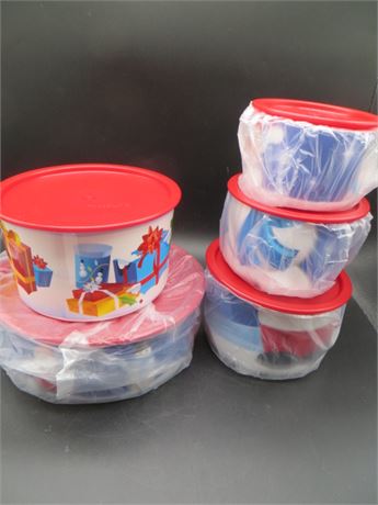 NEW VINTAGE TUPPERWARE PRESENTS IN SNOW GIFT CENTER &