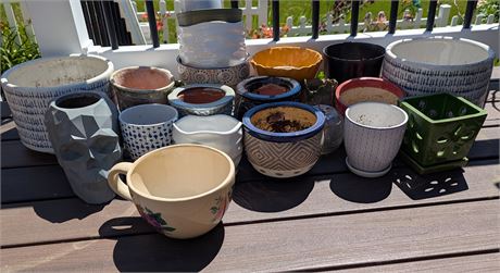 Lot of planters- gray skull, tea cup, etc.