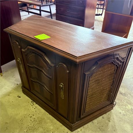 RCA Victor Model VIT 30S Radio / Record Console