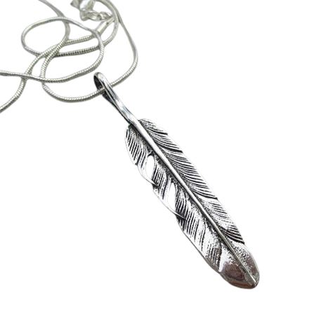 925 Sterling Silver Detailed Feather Pendant Necklace