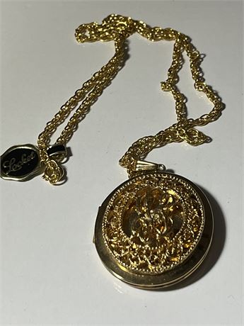 Sarah Coventry locket pendant necklace