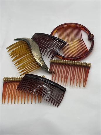 A celluloid Vintage comb lot
