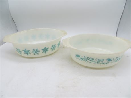 VINTAGE PYREX TURQUOISE BLUE "MEADOW" & WHITE OVAL "SNOWFLAKE" CASSEROLE DISHES