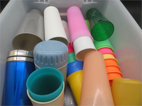 NEW VINTAGE TUPPERWARE TOTE OF TUMBLERS