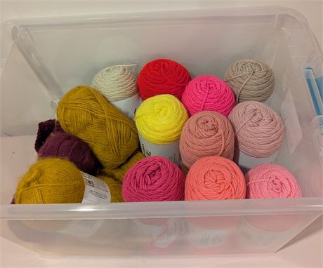 Large New Big Twist Yarn, Additional Yarn + Storage Container