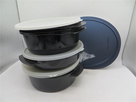 NEW VINTAGE TUPPERWARE KEEP & HEAT SERVING BLUE PLATTER & 4 BLACK COOKERS